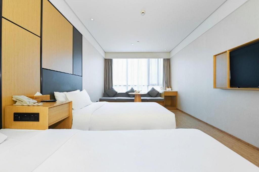 Ji Hotel Shanghai Hongqiao Yan'An XI Road Exterior foto